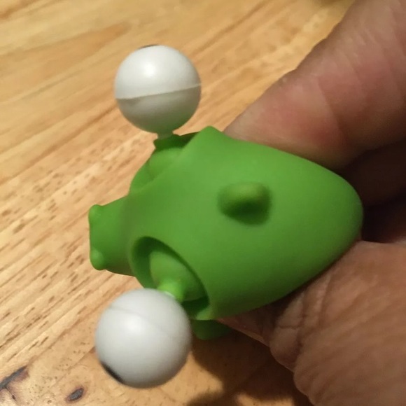 Raised Eyes Anti Stress Vent Alligator Squeezeable Stress Reliever - Picture 6 of 6